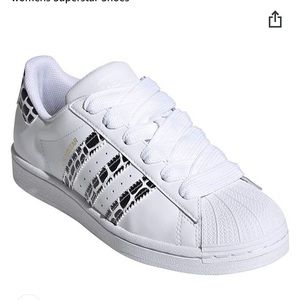 New Adidas Superstar W. Women’s size 5